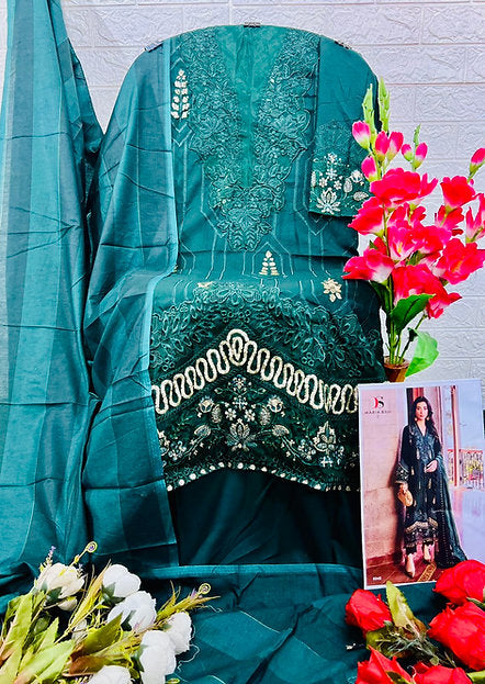 Woman wearing emerald green embroidered suit with velvet dupatta and intricate zari work – perfect ethnic wear for weddings, Diwali, Eid & Karwachauth in UAE from Meraki Vastram.